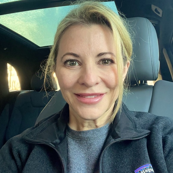 Meet your Posher, Melissa - Picture 1 of 2